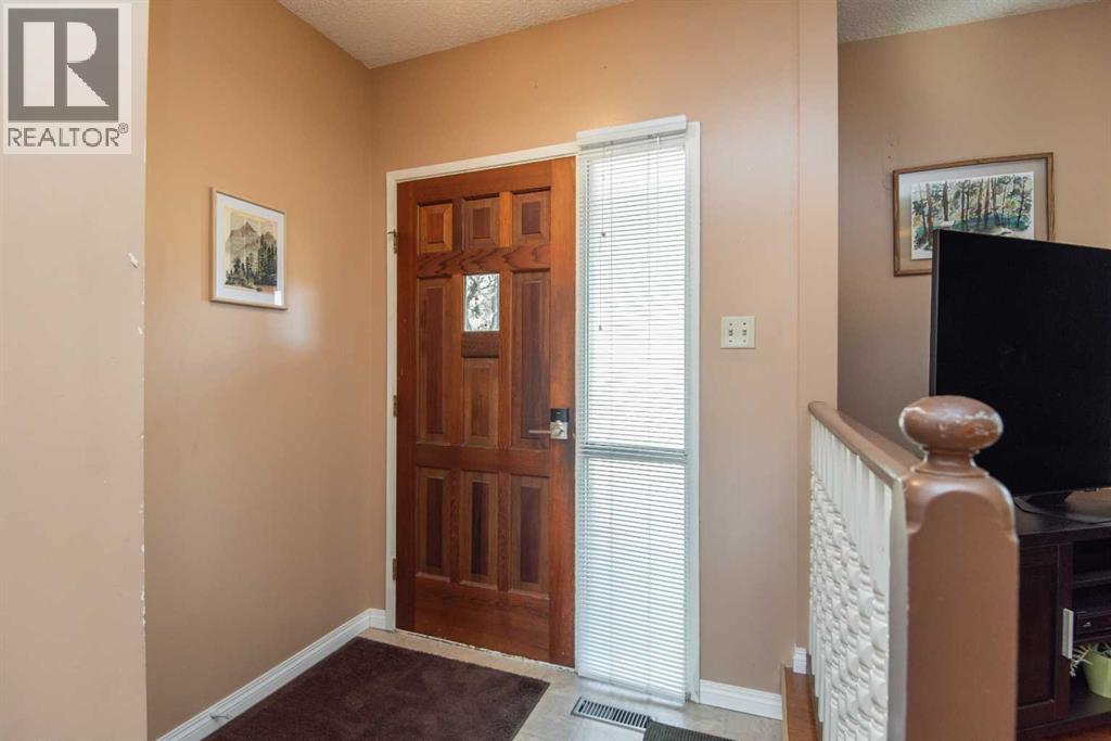 25 Oates Green, Red Deer, Alberta  T4P 1V2 - Photo 2 - A2259614