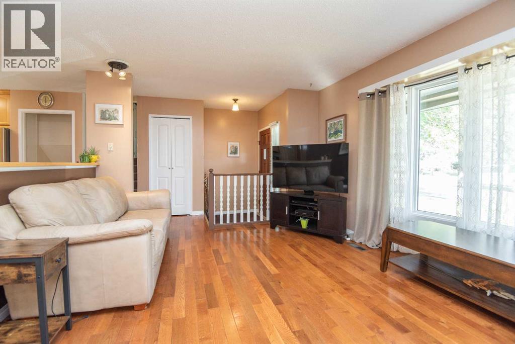 25 Oates Green, Red Deer, Alberta  T4P 1V2 - Photo 5 - A2259614