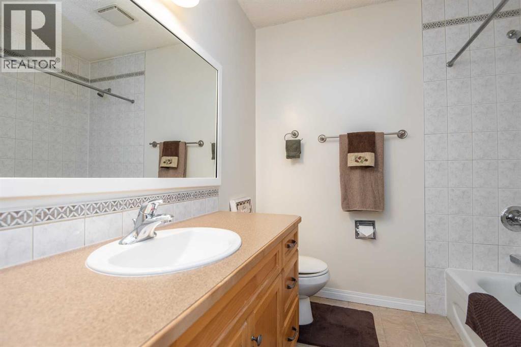 25 Oates Green, Red Deer, Alberta  T4P 1V2 - Photo 18 - A2259614