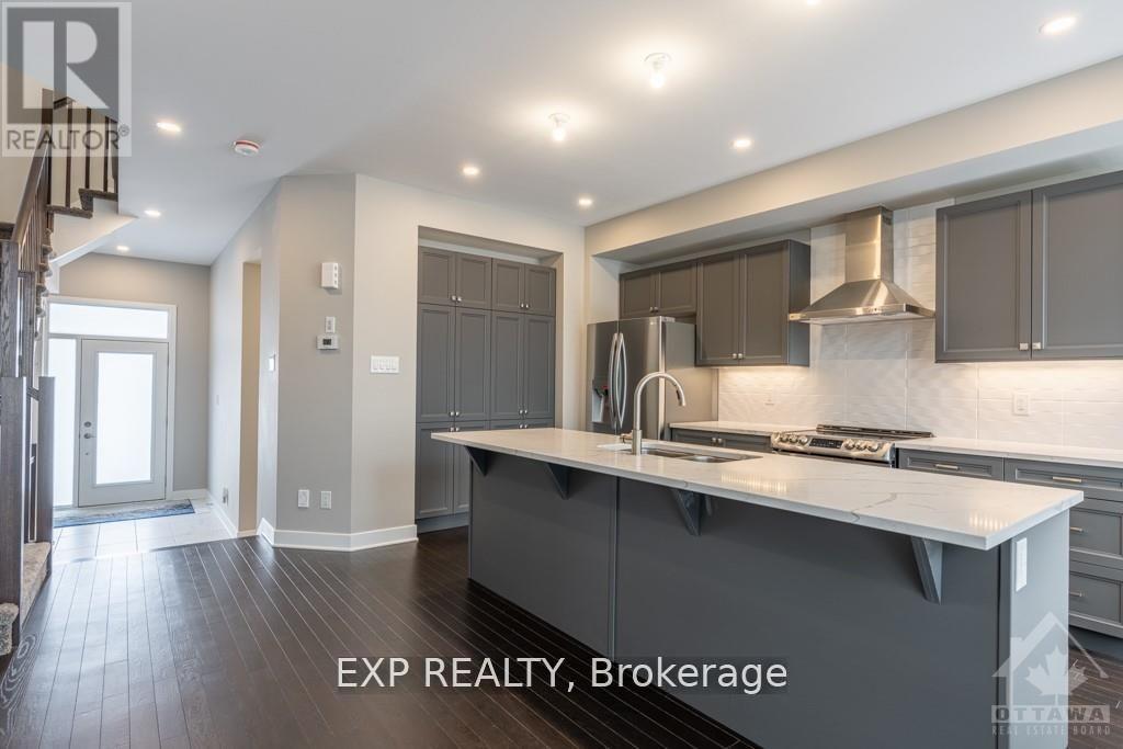 310 Wabasso Lane, Ottawa, Ontario  K1T 0S9 - Photo 3 - X12453345