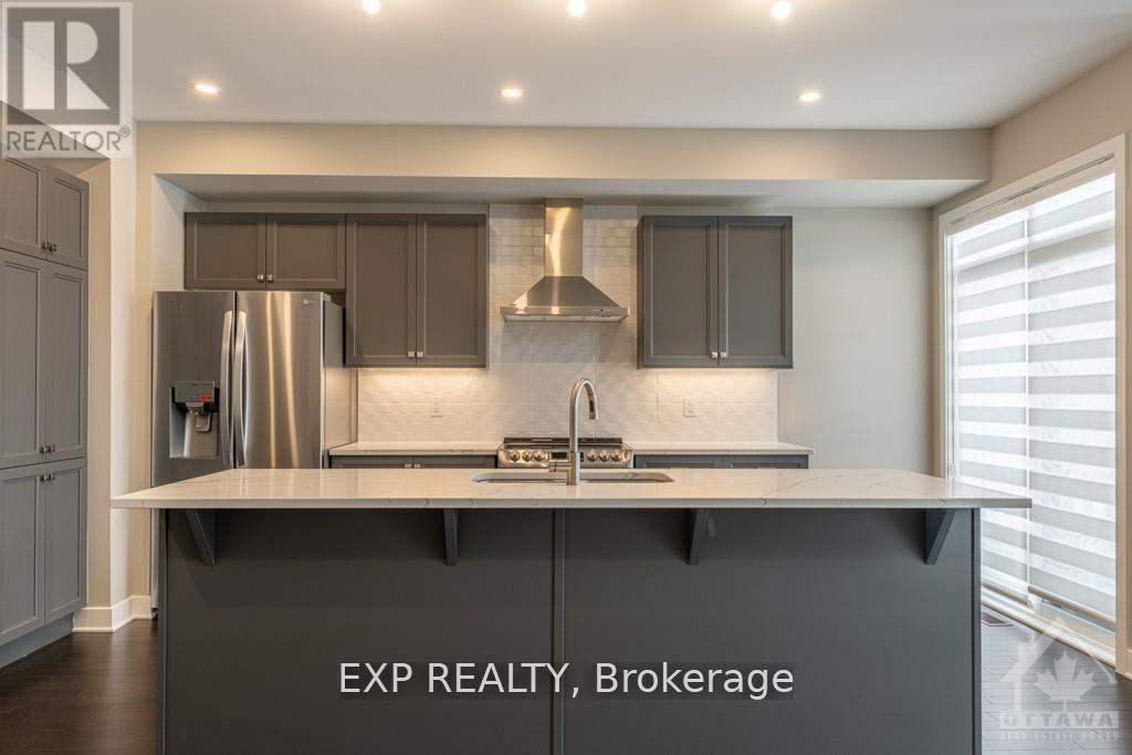 310 Wabasso Lane, Ottawa, Ontario  K1T 0S9 - Photo 4 - X12453345