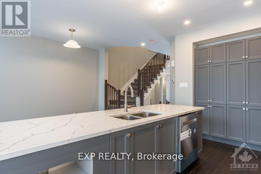 310 Wabasso Lane, Ottawa, Ontario  K1T 0S9 - Photo 7 - X12453345