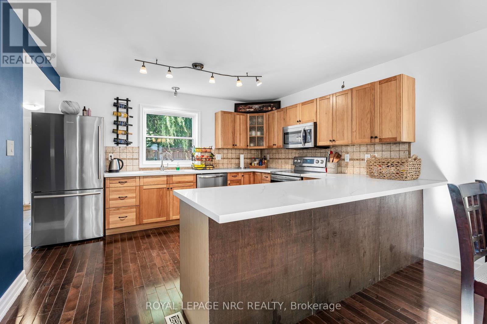 12 Lincoln Road E, Fort Erie, Ontario  L0S 1B0 - Photo 16 - X12453347