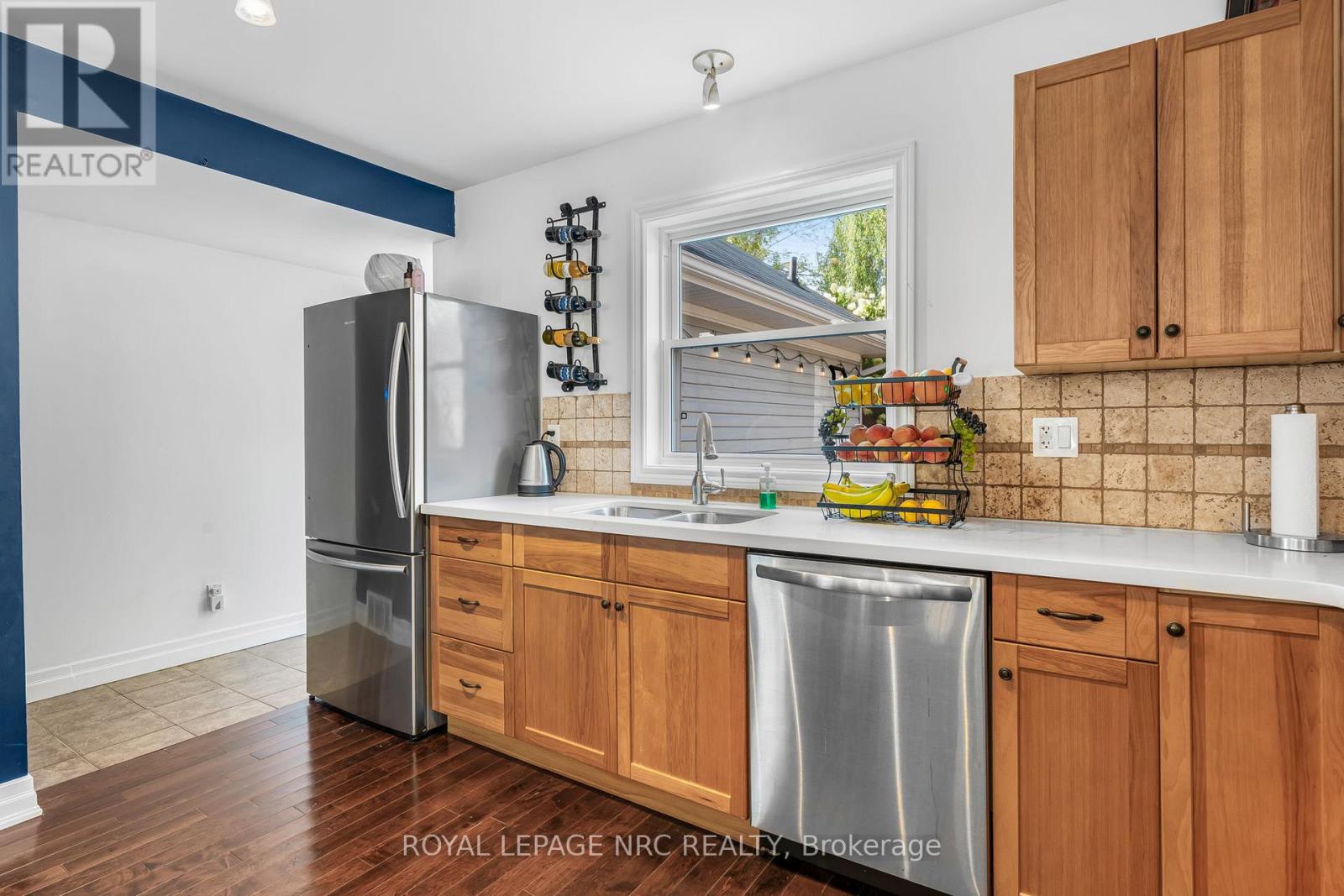 12 Lincoln Road E, Fort Erie, Ontario  L0S 1B0 - Photo 19 - X12453347