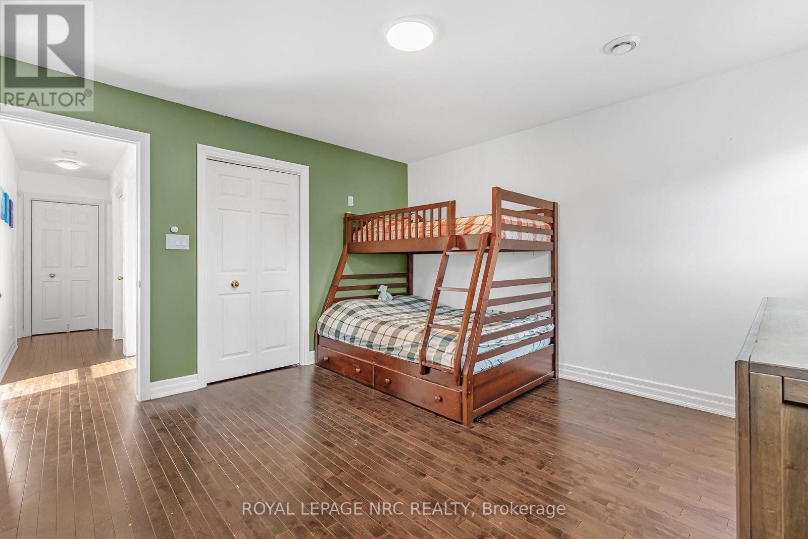 12 Lincoln Road E, Fort Erie, Ontario  L0S 1B0 - Photo 24 - X12453347
