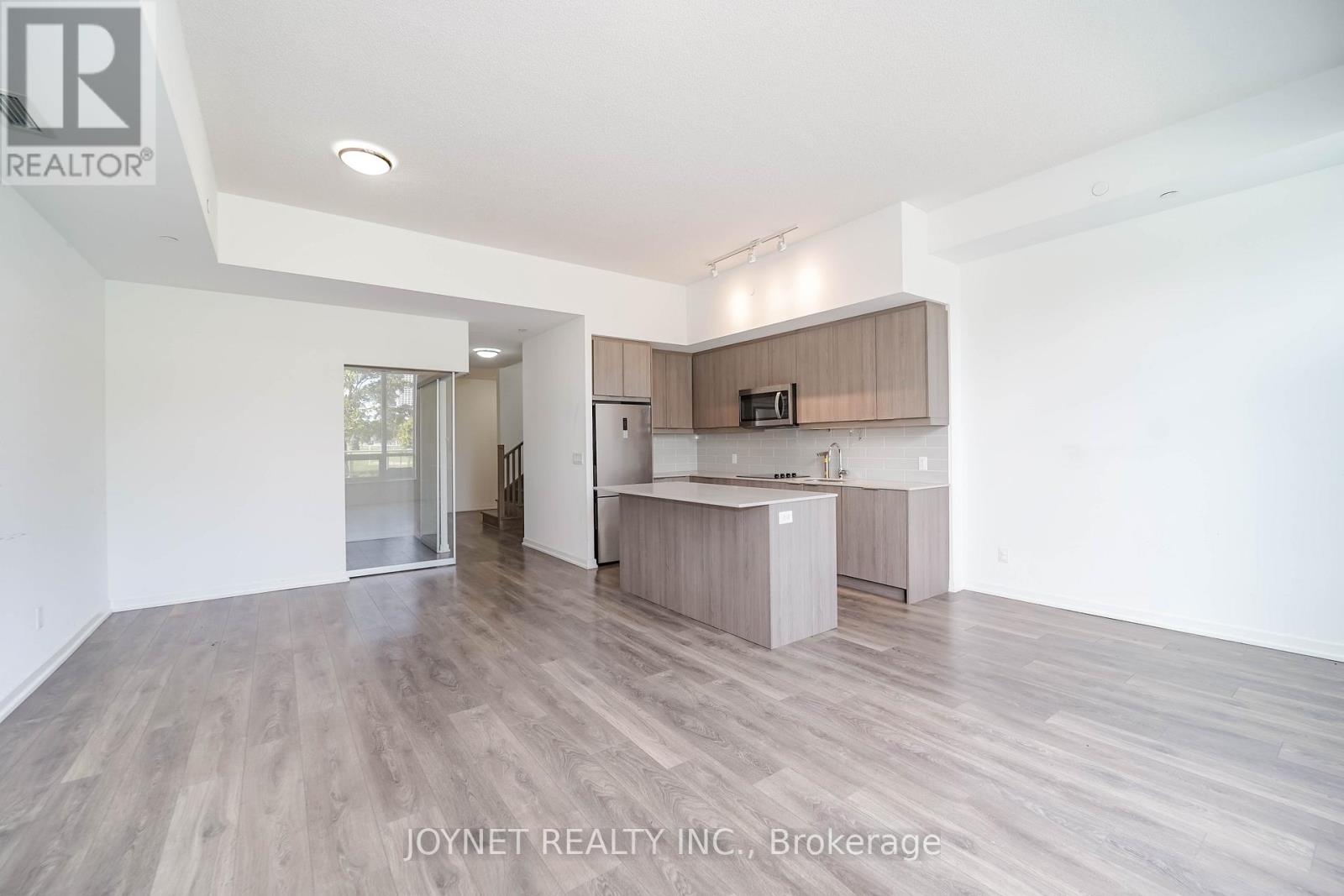 Th02 - 32 Forest Manor Road, Toronto, Ontario  M2J 0H2 - Photo 6 - C12453363