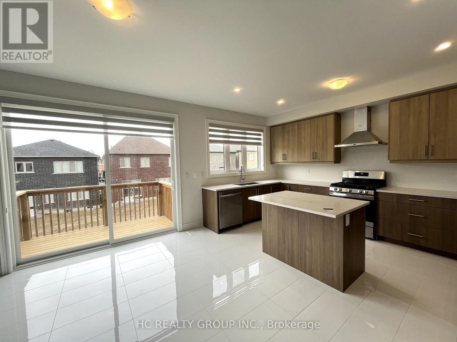 117 Silk Twist Drive, East Gwillimbury, Ontario  L9N 0W4 - Photo 3 - N12453344