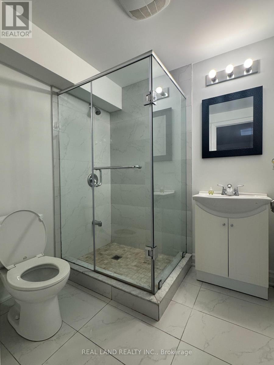 29 Mayfair Court, Richmond Hill, Ontario  L4B 3X7 - Photo 12 - N12453356