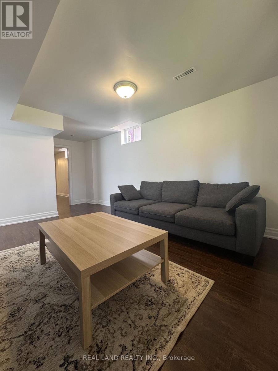 29 Mayfair Court, Richmond Hill, Ontario  L4B 3X7 - Photo 16 - N12453356