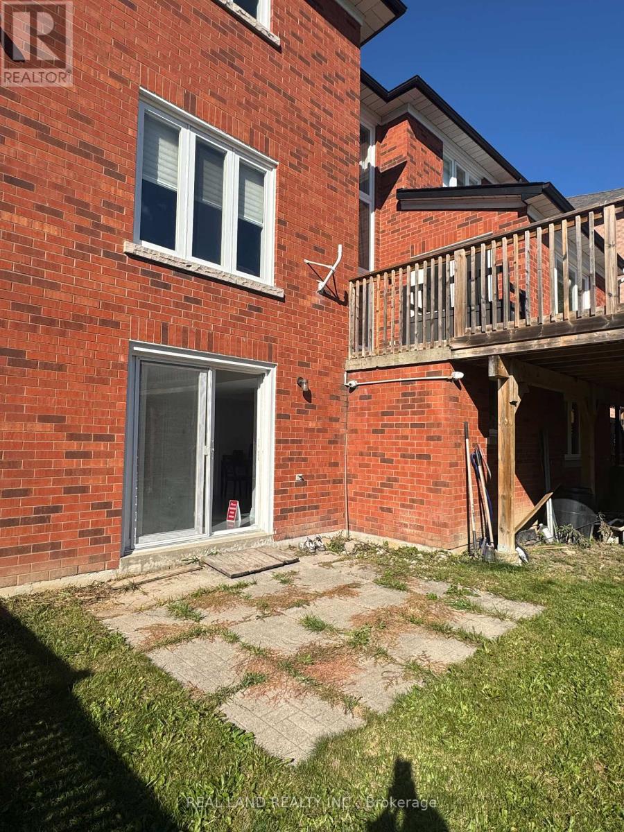 29 Mayfair Court, Richmond Hill, Ontario  L4B 3X7 - Photo 2 - N12453356
