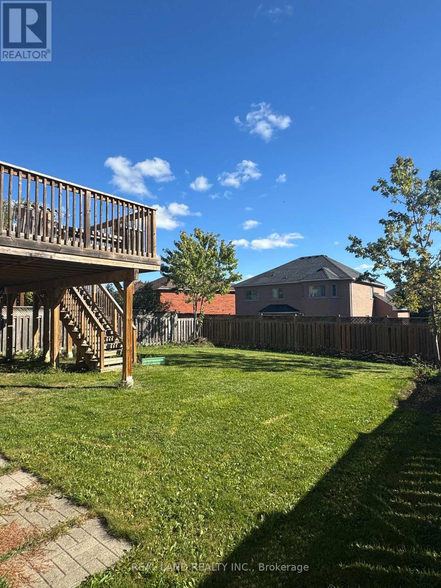 29 Mayfair Court, Richmond Hill, Ontario  L4B 3X7 - Photo 3 - N12453356