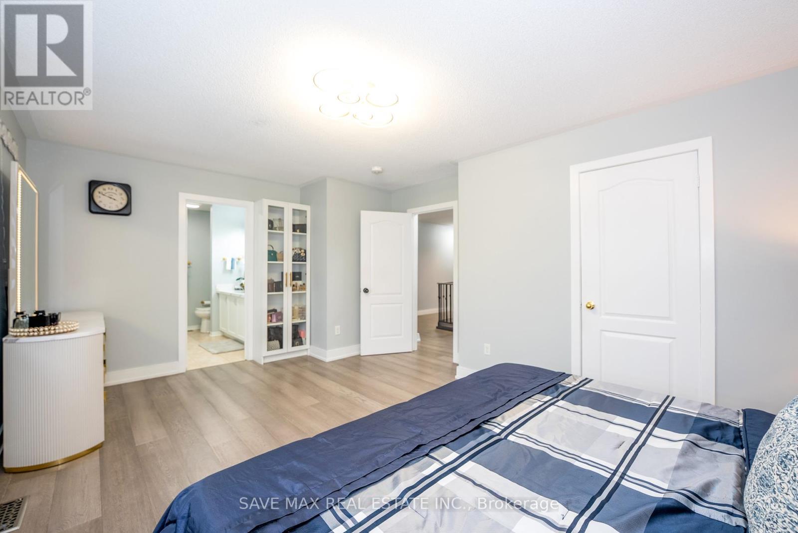 100 Crown Victoria Drive, Brampton, Ontario  L7A 3X6 - Photo 19 - W12453350