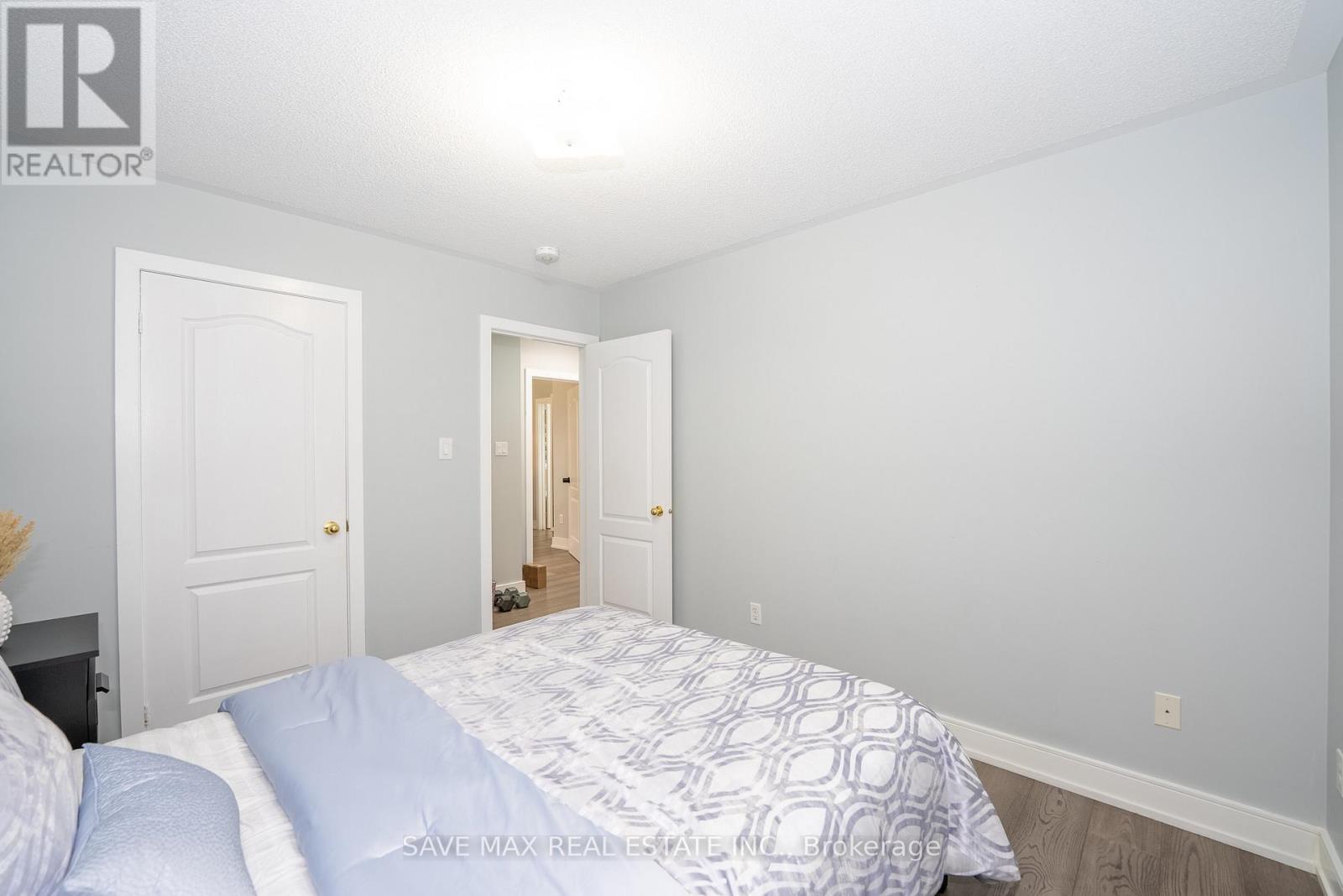 100 Crown Victoria Drive, Brampton, Ontario  L7A 3X6 - Photo 24 - W12453350
