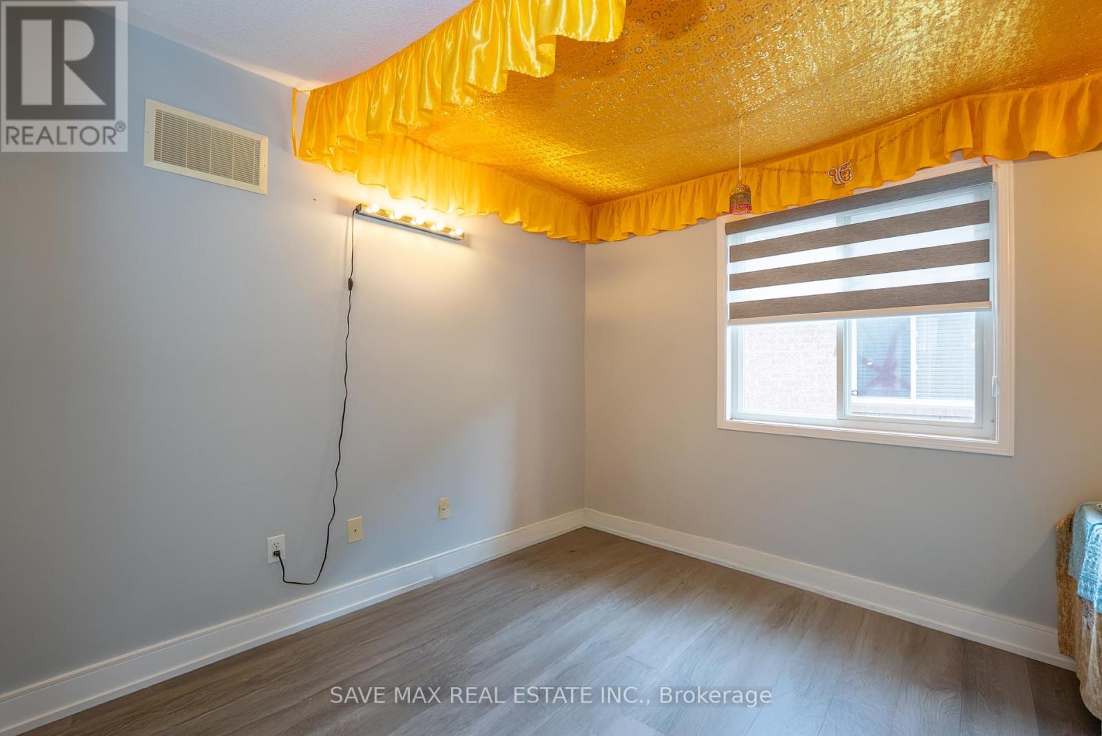 100 Crown Victoria Drive, Brampton, Ontario  L7A 3X6 - Photo 29 - W12453350