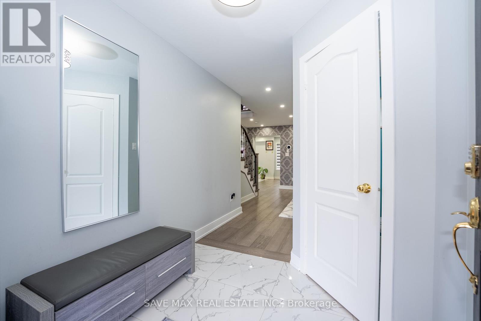 100 Crown Victoria Drive, Brampton, Ontario  L7A 3X6 - Photo 3 - W12453350