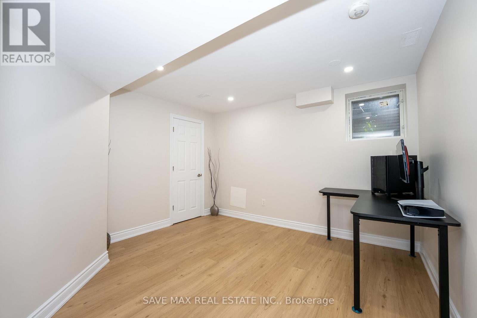 100 Crown Victoria Drive, Brampton, Ontario  L7A 3X6 - Photo 37 - W12453350