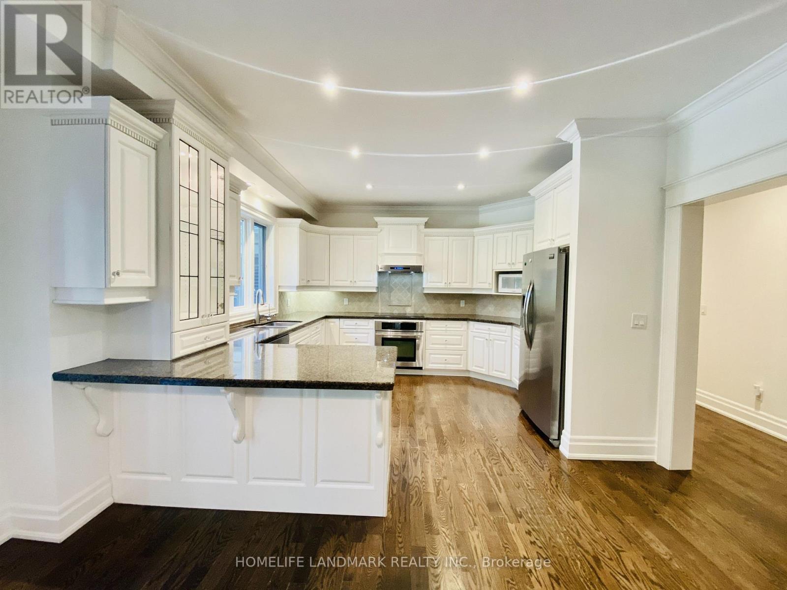 55 Ennisclare Drive W, Oakville, Ontario  L6J 4N3 - Photo 10 - W12453352