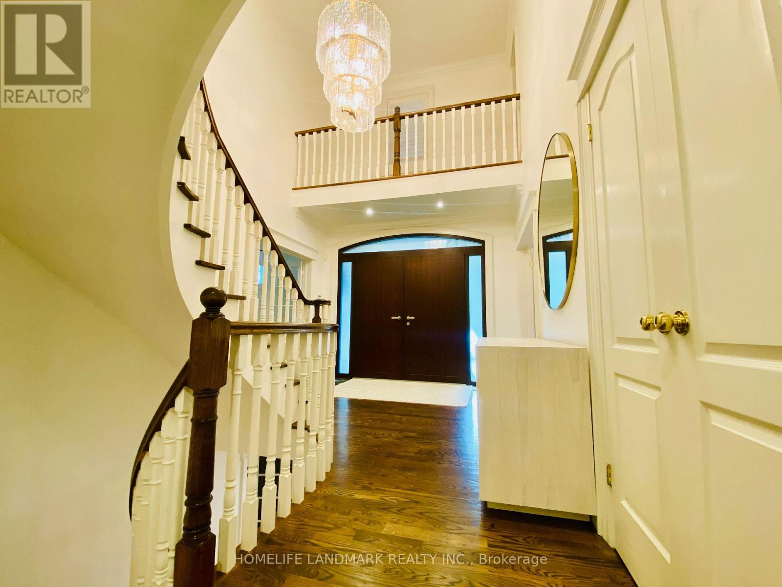 55 Ennisclare Drive W, Oakville, Ontario  L6J 4N3 - Photo 3 - W12453352