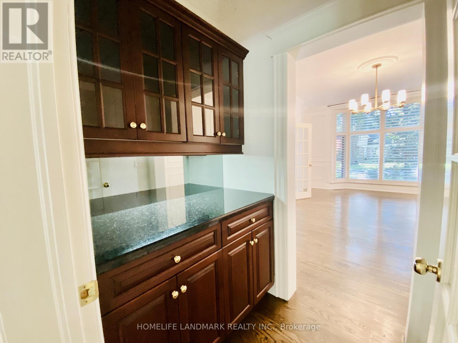 55 Ennisclare Drive W, Oakville, Ontario  L6J 4N3 - Photo 8 - W12453352