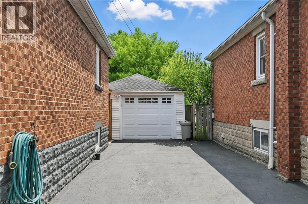 105 Weir Street S, Hamilton, Ontario  L8K 3A8 - Photo 39 - 40771125