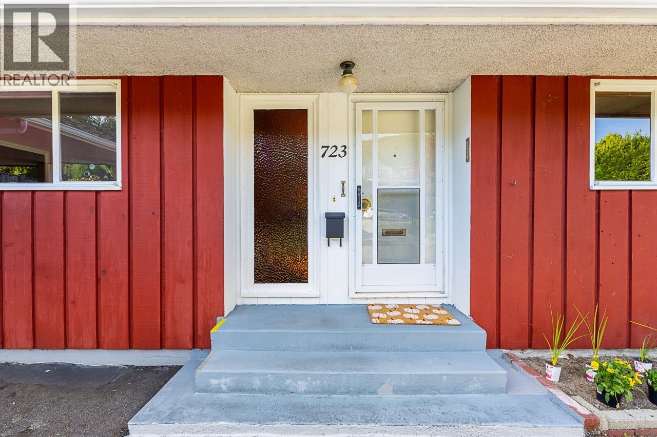 723 Handsworth Road, North Vancouver, British Columbia  V7R 1Z9 - Photo 2 - R3052386
