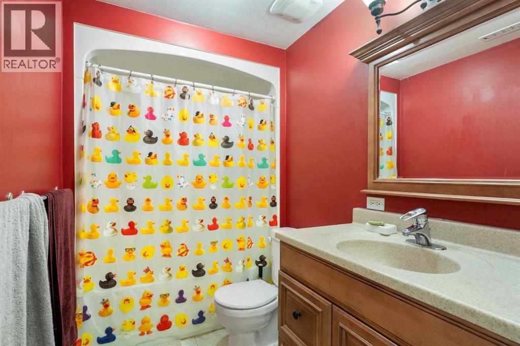 113 Sierra Vista Terrace Sw, Calgary, Alberta  T3H 3C4 - Photo 35 - A2246277