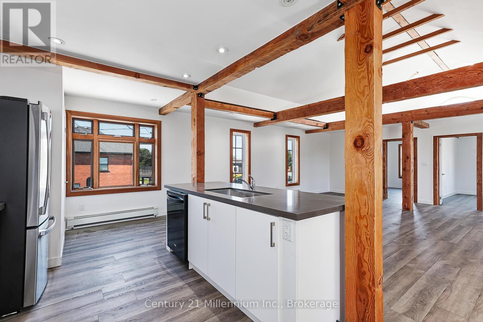Upper Unit - 510 First Street, Collingwood, Ontario  L9Y 1B8 - Photo 4 - S12420679