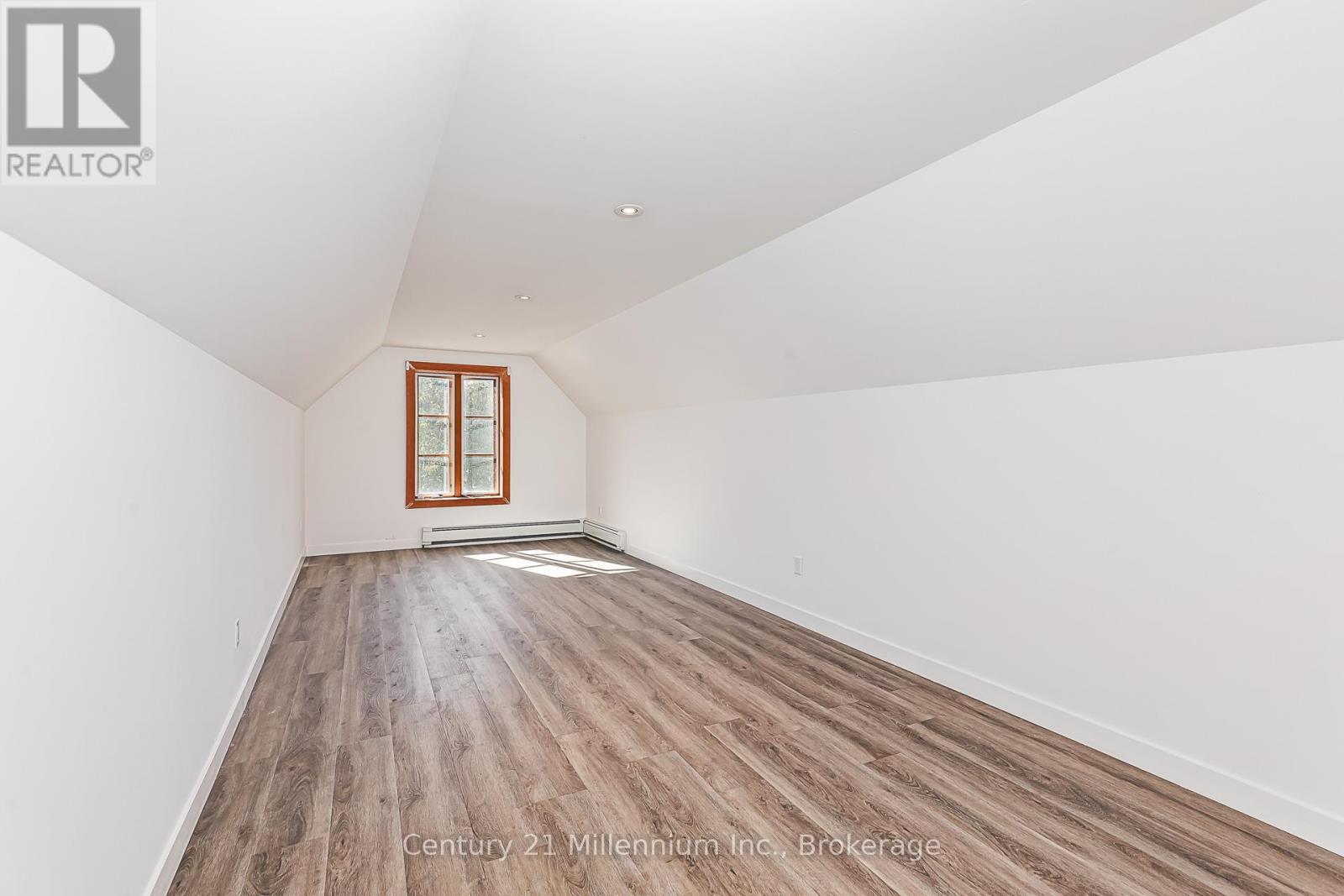 Upper Unit - 510 First Street, Collingwood, Ontario  L9Y 1B8 - Photo 9 - S12420679