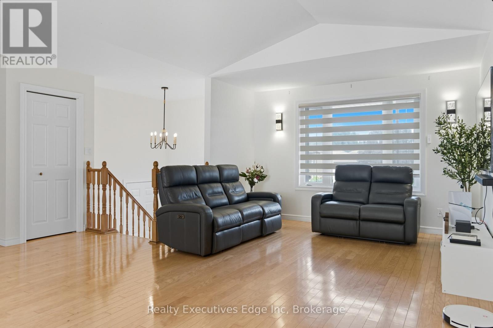 20 Landon Avenue, Norfolk, Ontario  N3Y 5J8 - Photo 5 - X12453403