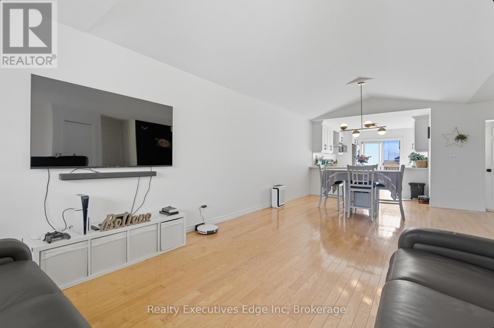20 Landon Avenue, Norfolk, Ontario  N3Y 5J8 - Photo 8 - X12453403
