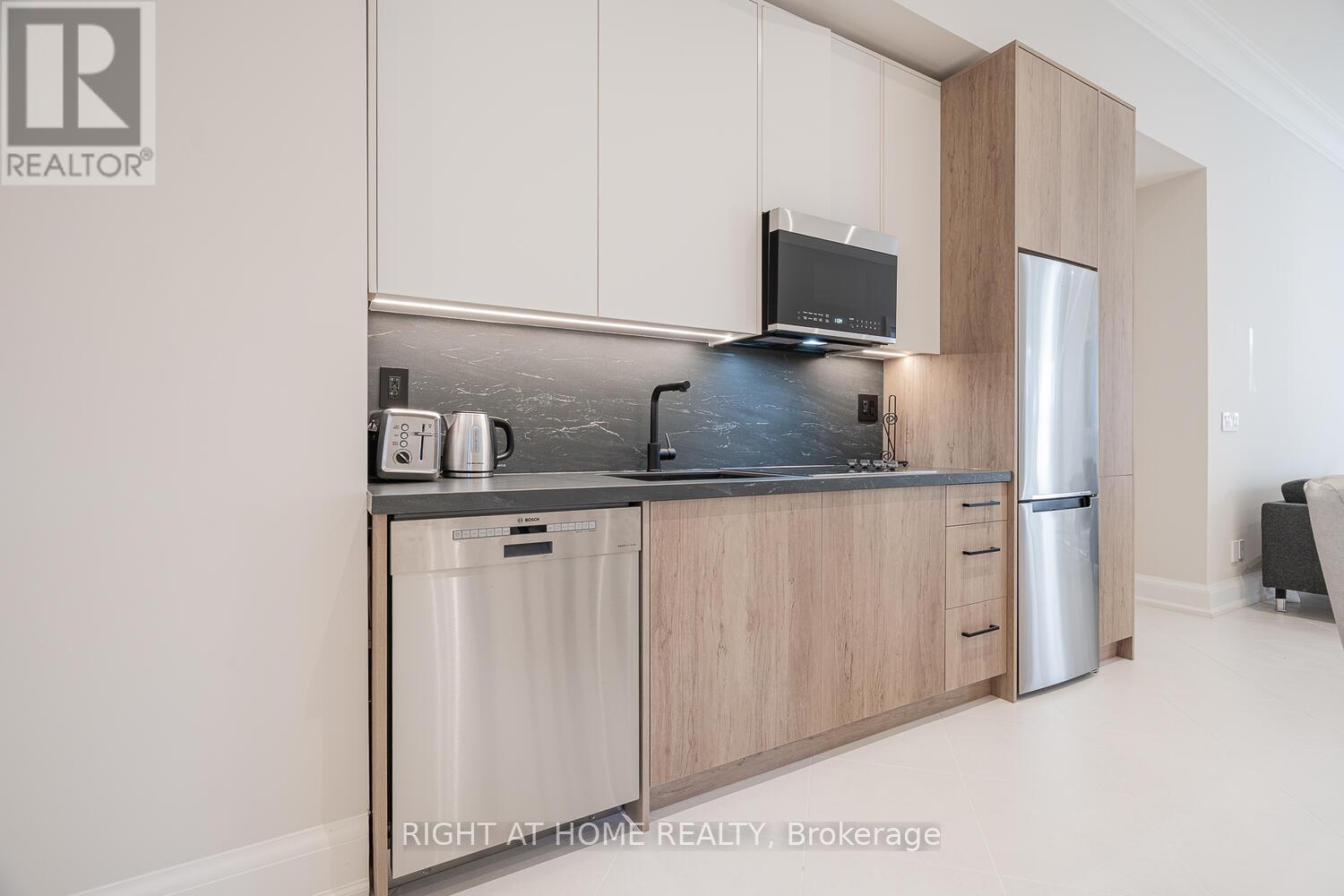 85 Kingsdale Avenue, Toronto, Ontario  M2N 3W5 - Photo 9 - C12453379