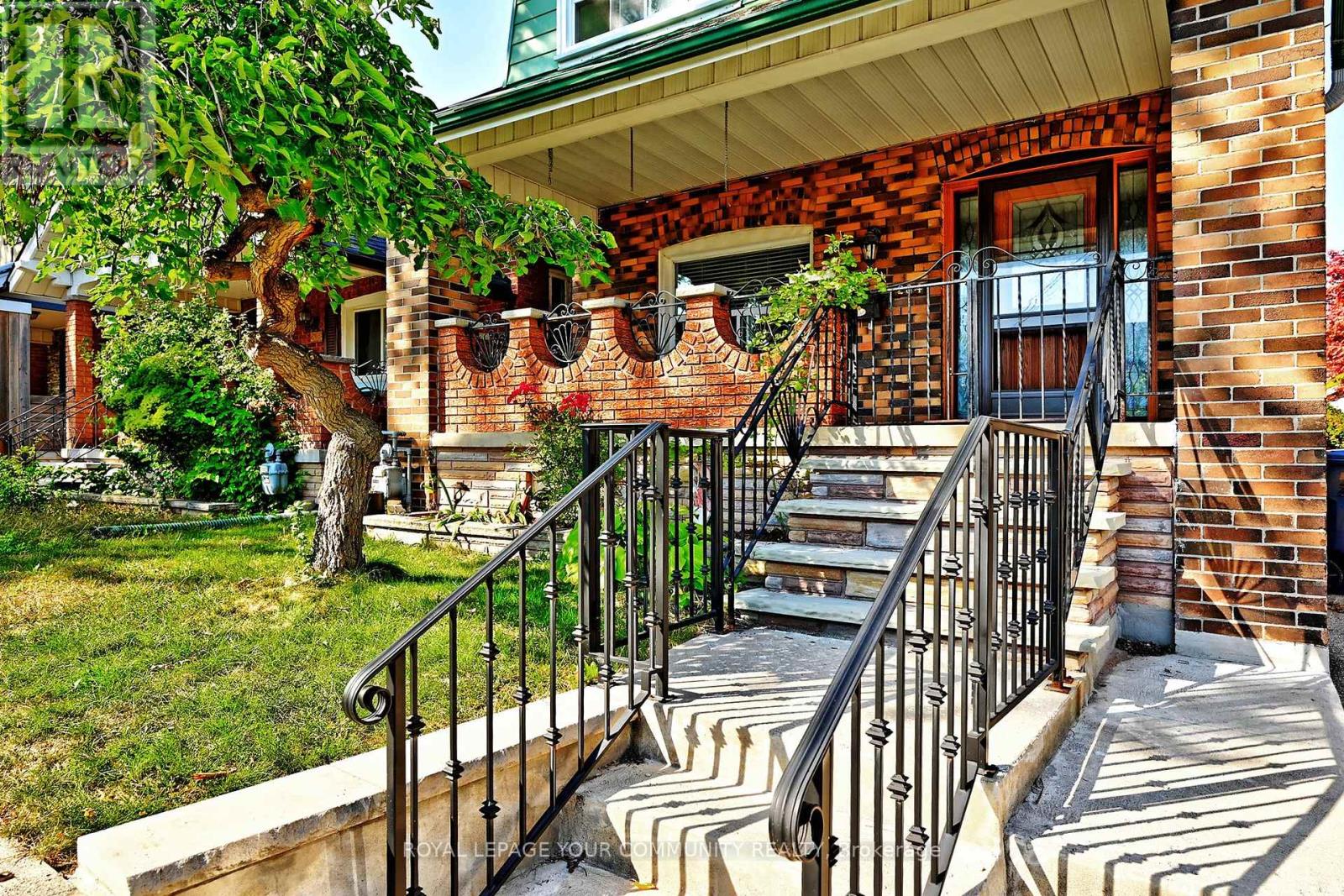 284 Wolverleigh Boulevard, Toronto, Ontario  M4C 1S4 - Photo 2 - E12453369
