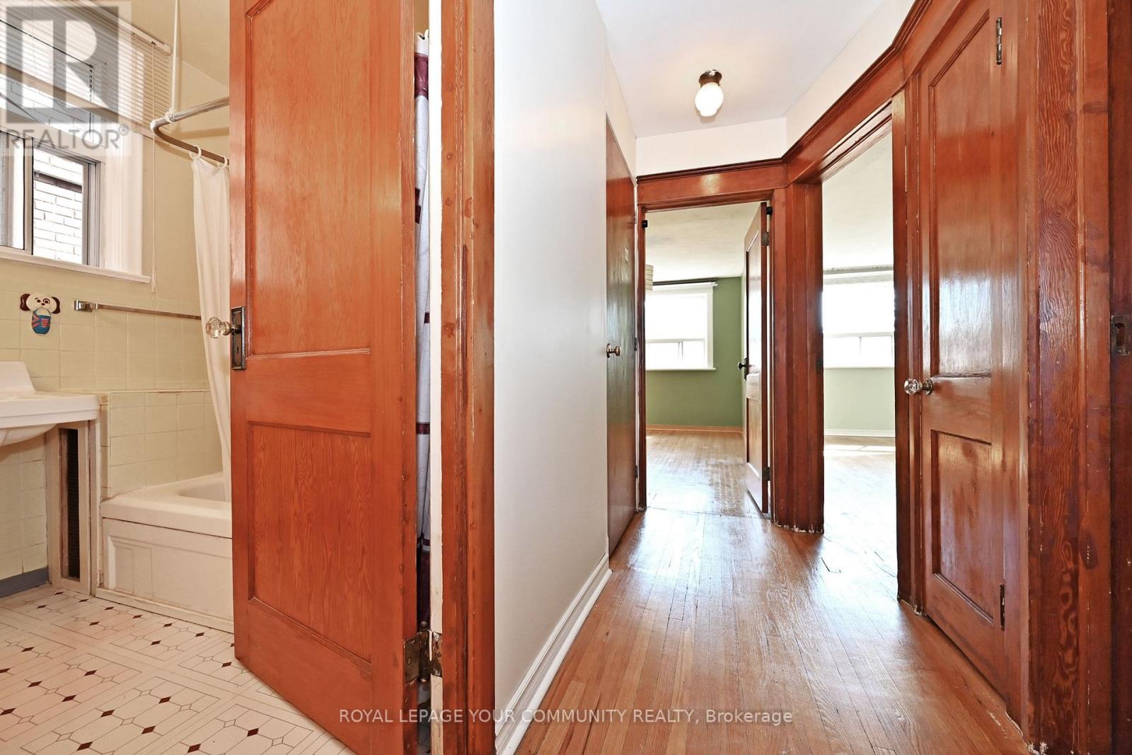 284 Wolverleigh Boulevard, Toronto, Ontario  M4C 1S4 - Photo 23 - E12453369