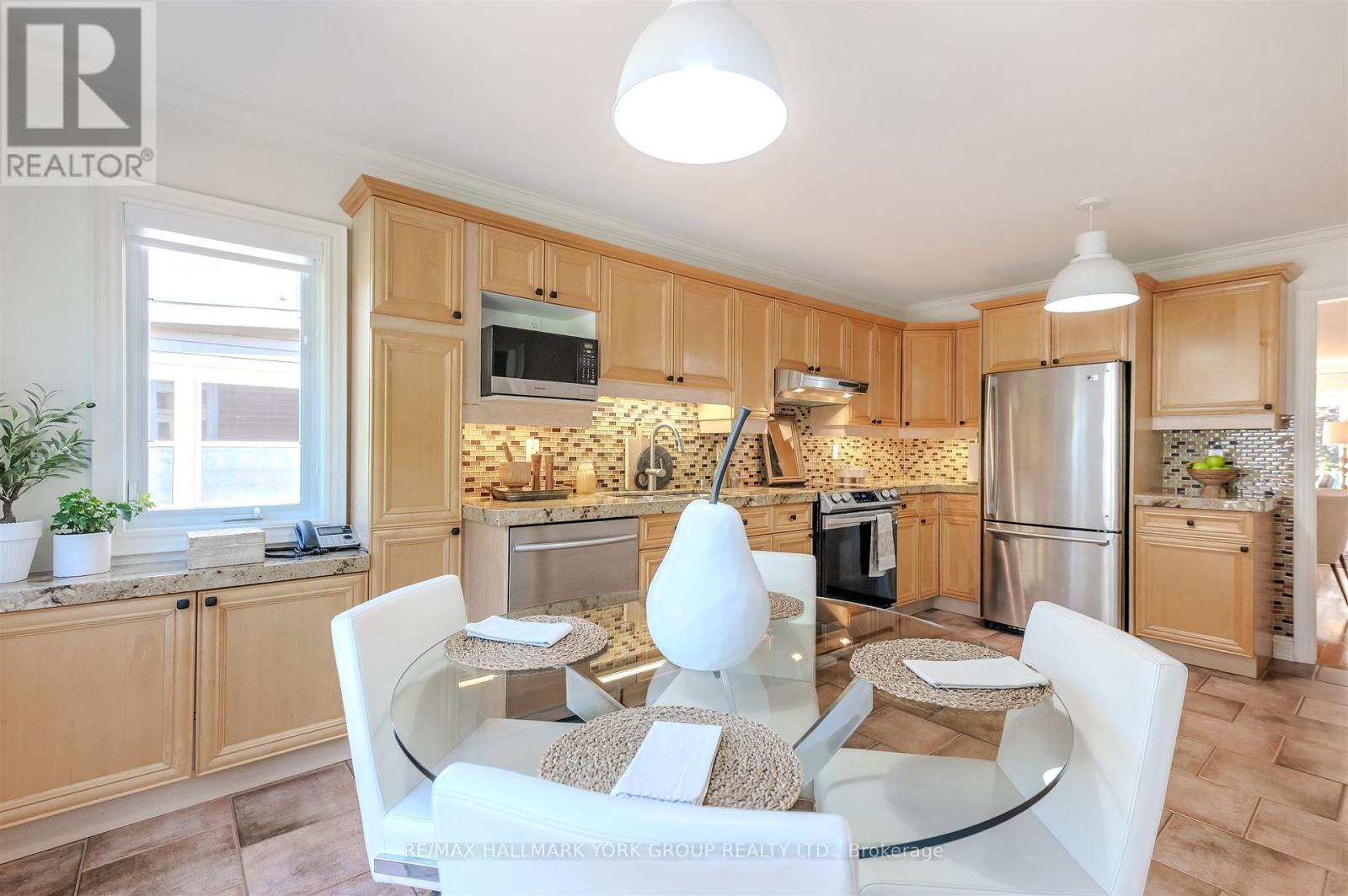332 John Bowser Crescent, Newmarket, Ontario  L3Y 7P2 - Photo 12 - N12453400
