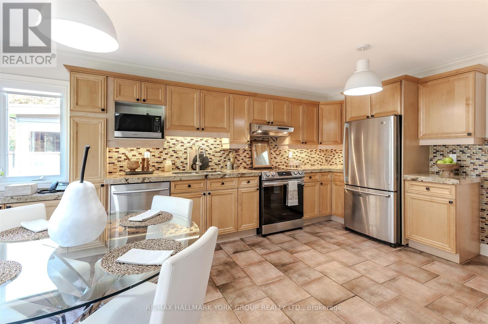 332 John Bowser Crescent, Newmarket, Ontario  L3Y 7P2 - Photo 14 - N12453400