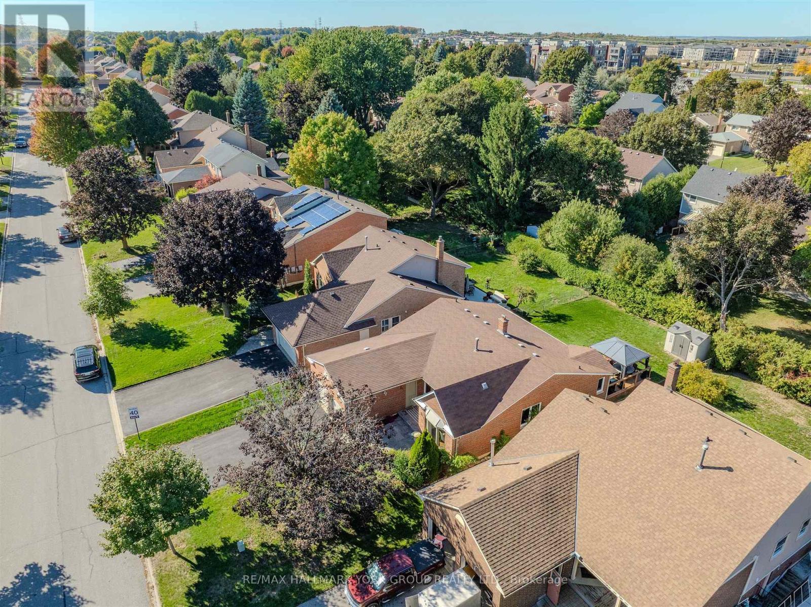 332 John Bowser Crescent, Newmarket, Ontario  L3Y 7P2 - Photo 3 - N12453400