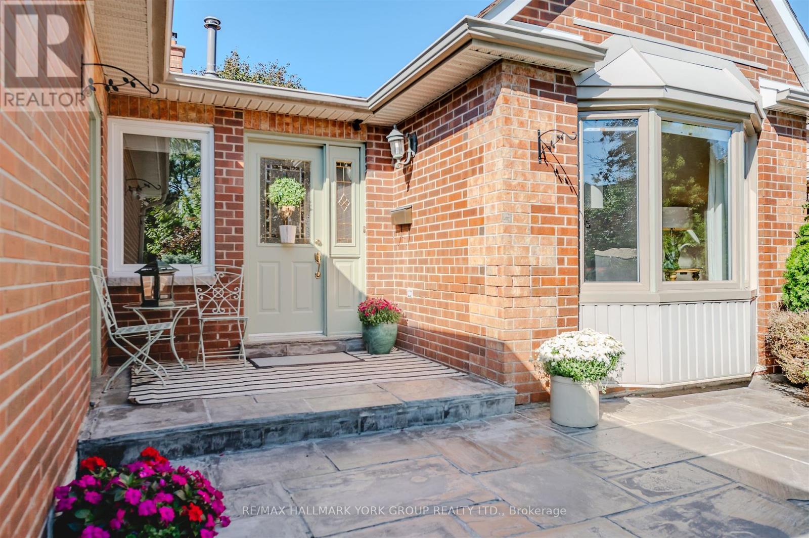 332 John Bowser Crescent, Newmarket, Ontario  L3Y 7P2 - Photo 6 - N12453400