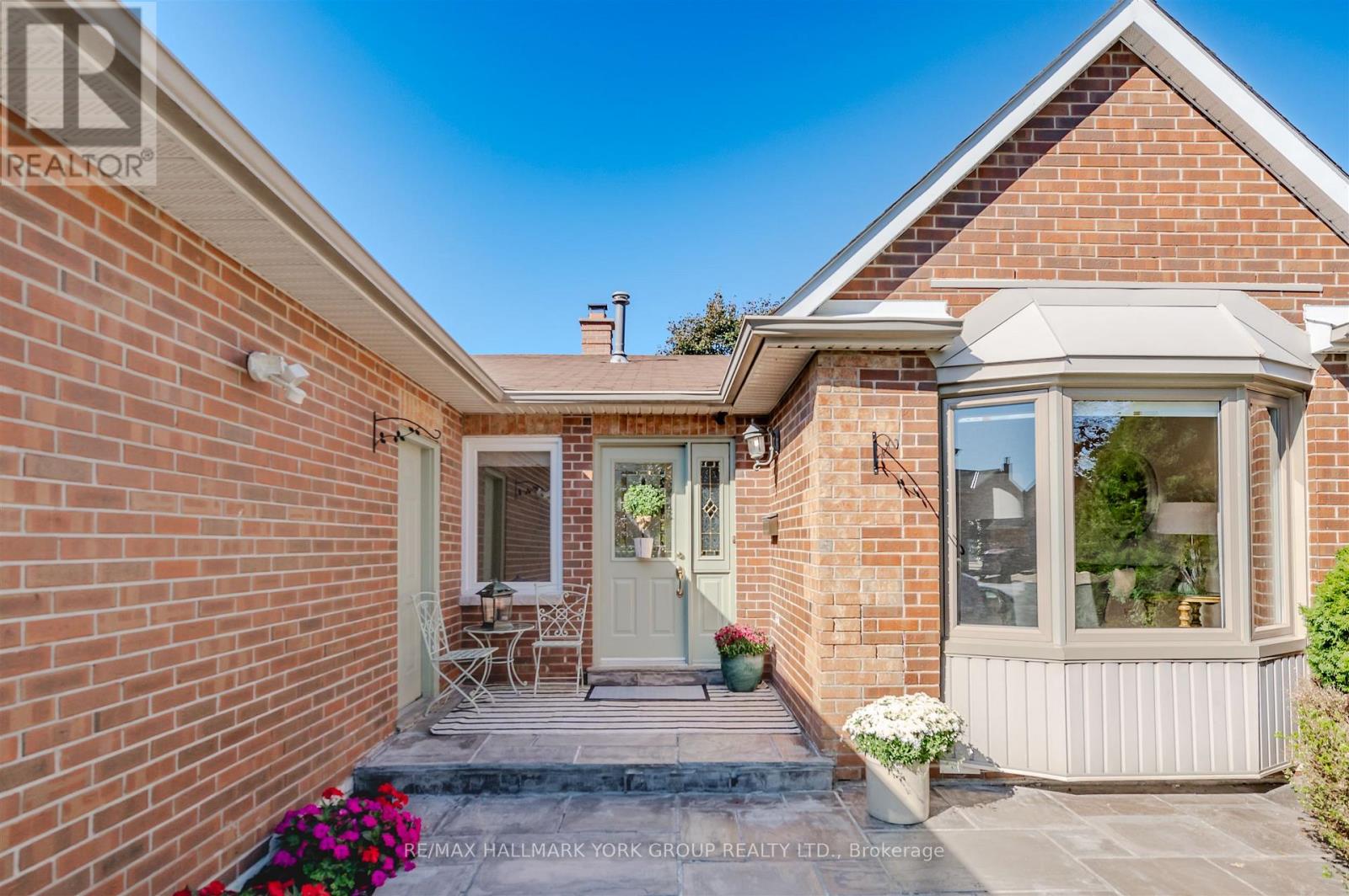 332 John Bowser Crescent, Newmarket, Ontario  L3Y 7P2 - Photo 7 - N12453400