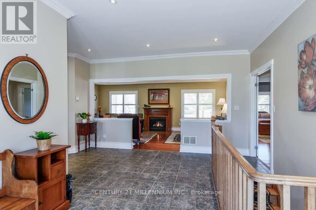 8 Castlewood Court, Caledon, Ontario  L7K 0C1 - Photo 11 - W12453371