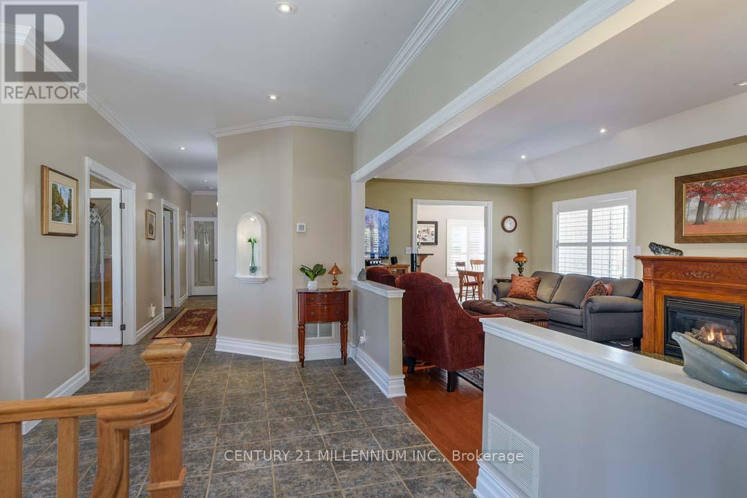 8 Castlewood Court, Caledon, Ontario  L7K 0C1 - Photo 12 - W12453371