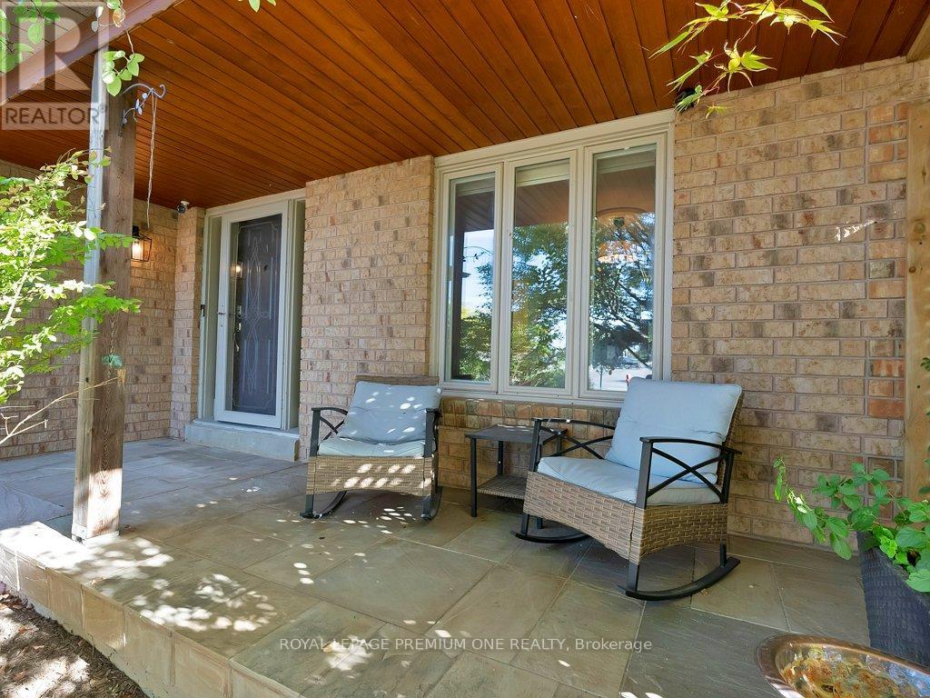417 Kingsview Drive, Caledon, Ontario  L7E 1J4 - Photo 2 - W12453372