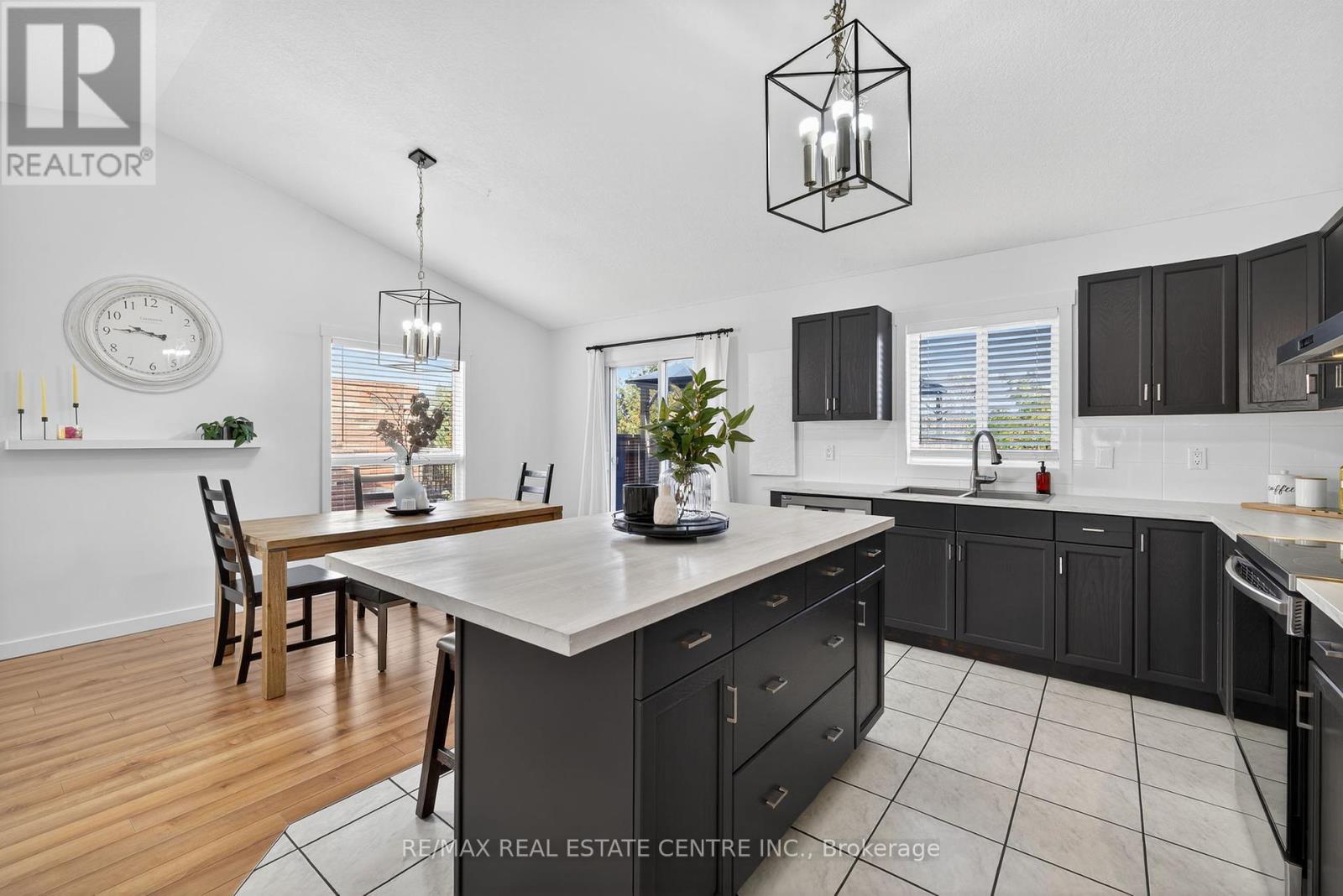 103 Hunter Road, Orangeville, Ontario  L9W 5C2 - Photo 10 - W12453375