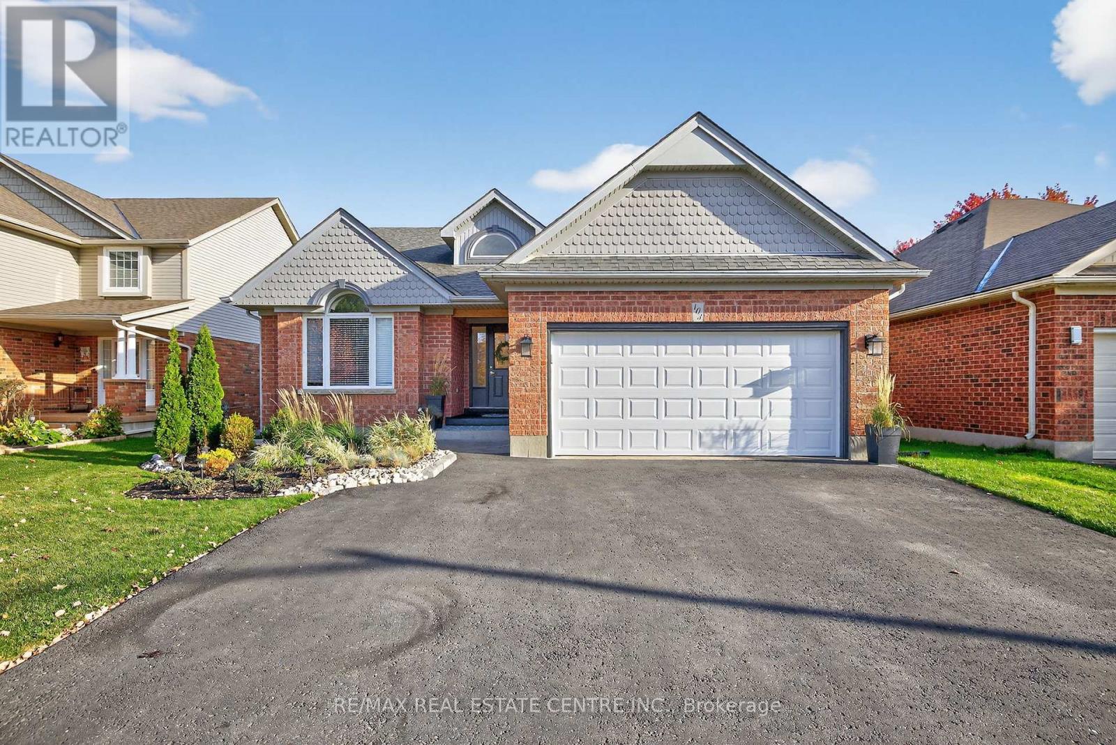 103 Hunter Road, Orangeville, Ontario  L9W 5C2 - Photo 2 - W12453375