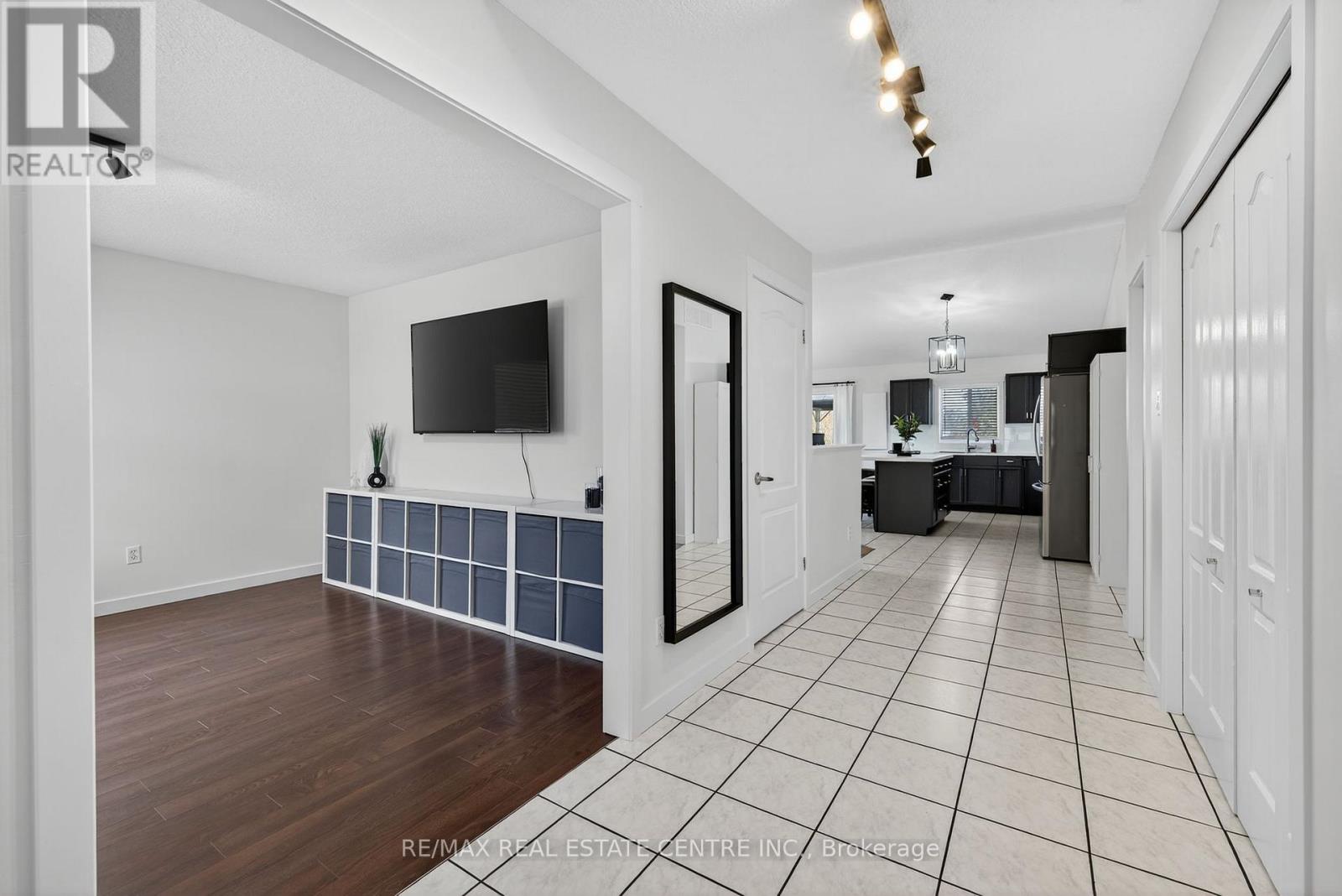 103 Hunter Road, Orangeville, Ontario  L9W 5C2 - Photo 6 - W12453375