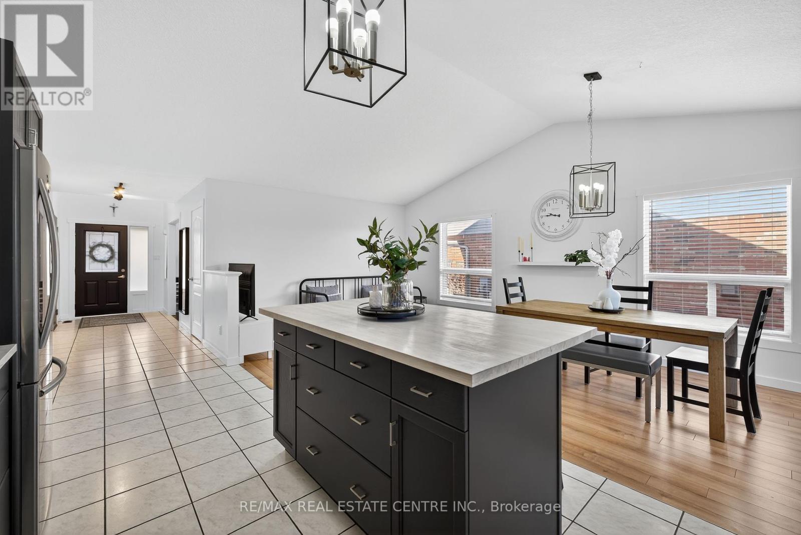 103 Hunter Road, Orangeville, Ontario  L9W 5C2 - Photo 8 - W12453375