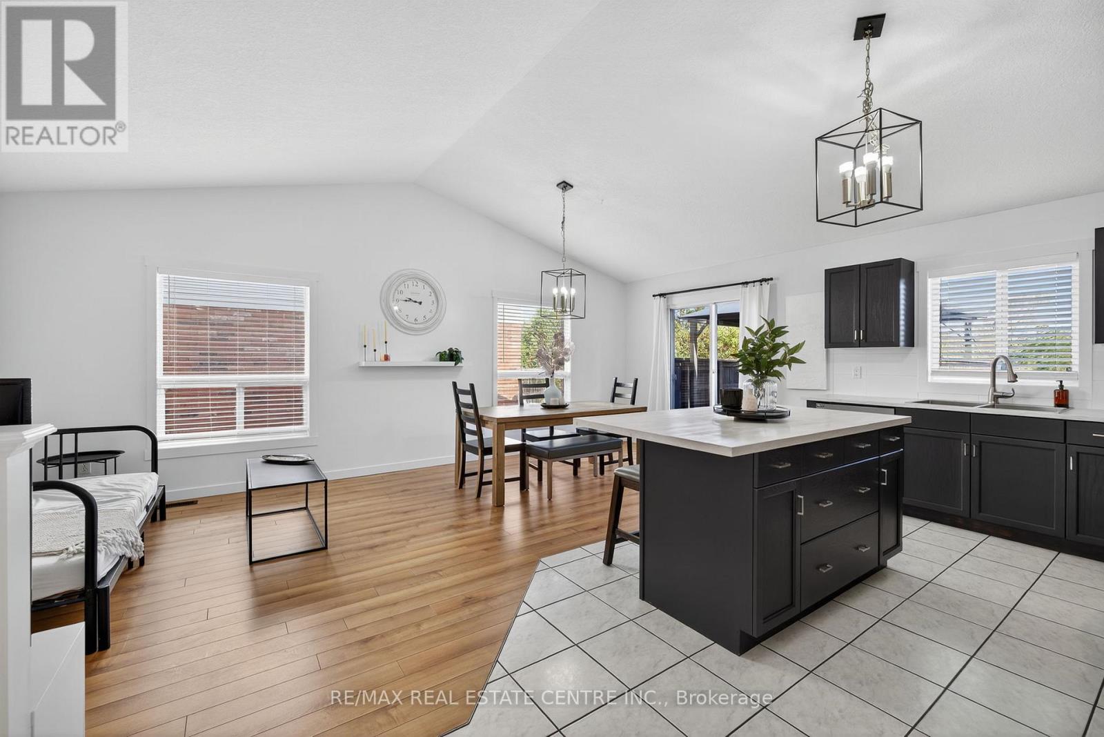 103 Hunter Road, Orangeville, Ontario  L9W 5C2 - Photo 9 - W12453375