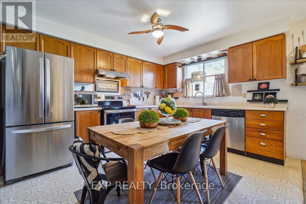 7 Rosset Valley Court, Halton Hills, Ontario  L7G 5E1 - Photo 13 - W12453389