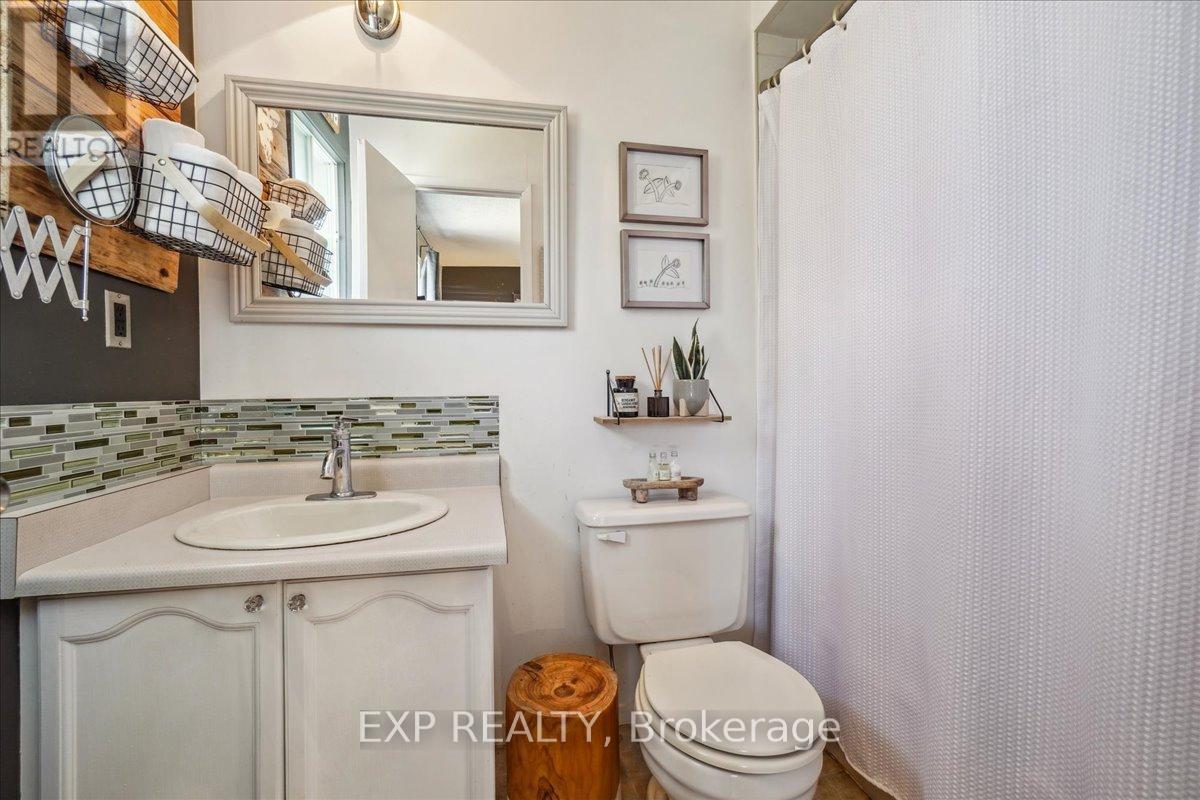 7 Rosset Valley Court, Halton Hills, Ontario  L7G 5E1 - Photo 27 - W12453389