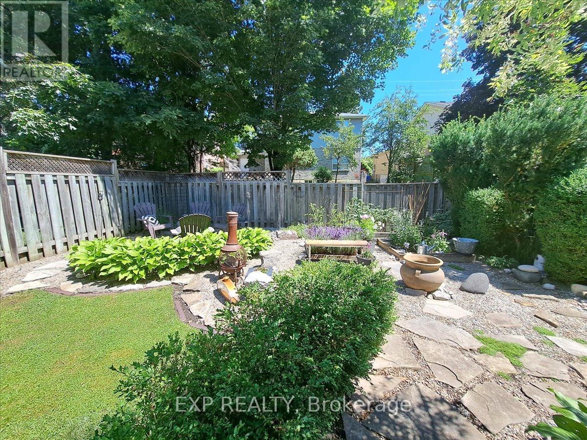 7 Rosset Valley Court, Halton Hills, Ontario  L7G 5E1 - Photo 35 - W12453389