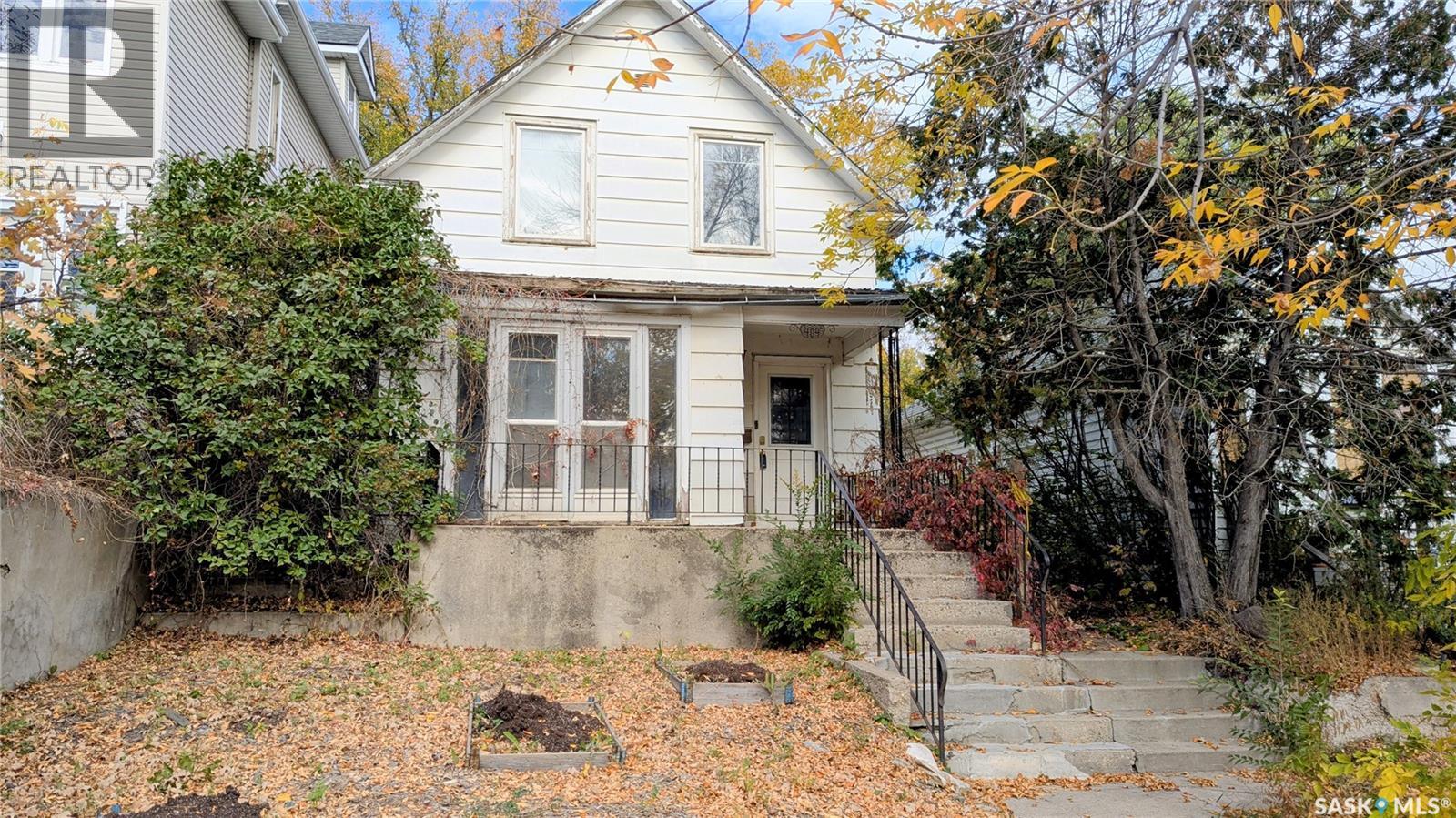 404 25th Street W, Saskatoon, Saskatchewan  S7L 0C8 - Photo 1 - SK020496